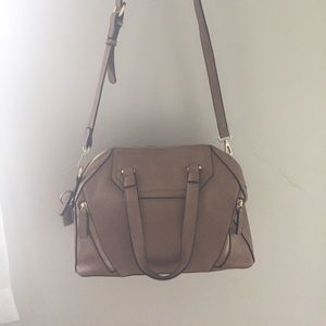 Purse with removable strap
